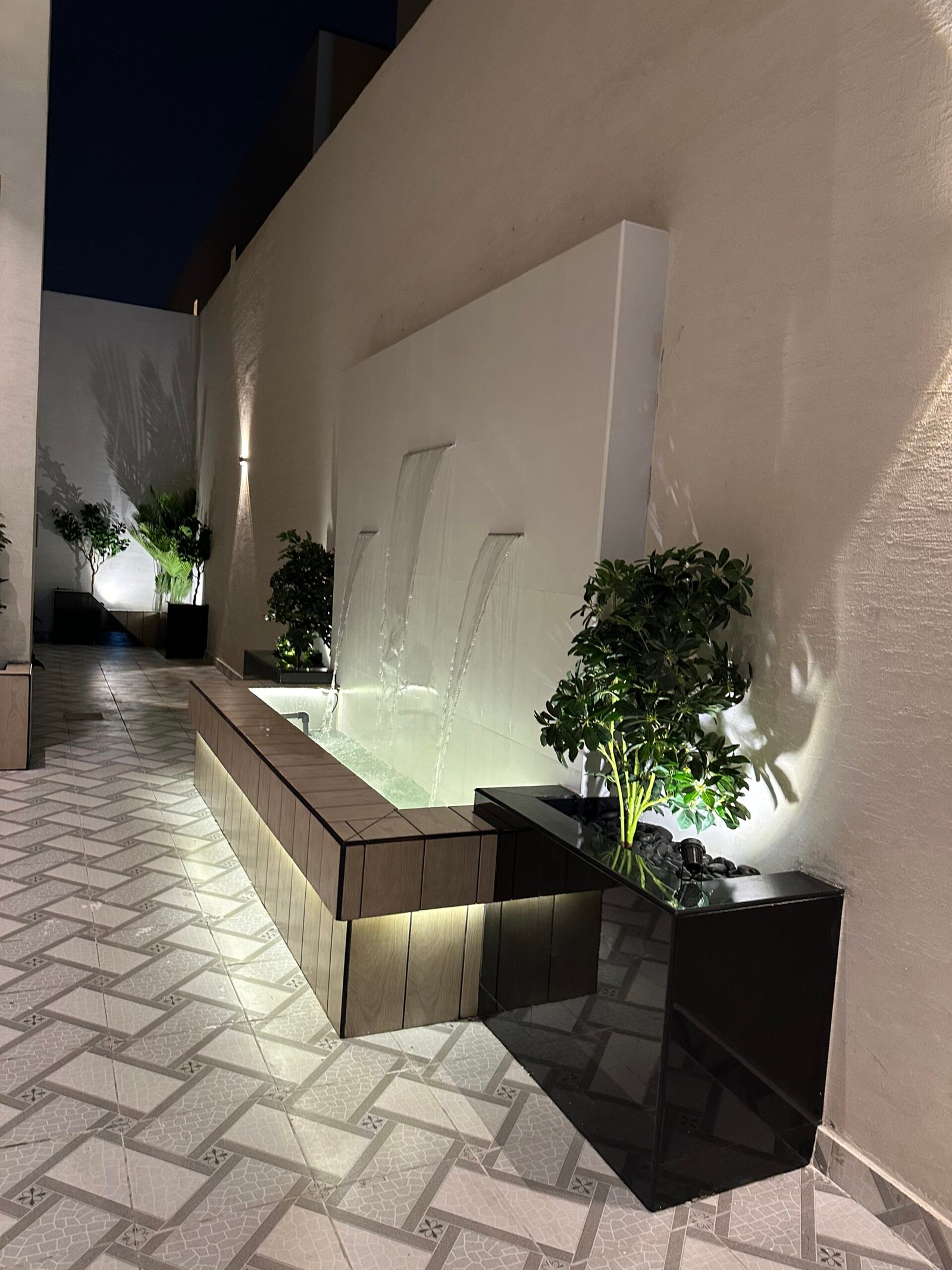 تصميم شلال حصري مساحة 2*2 مع مضخ ايطالي وبأقل التكاليف