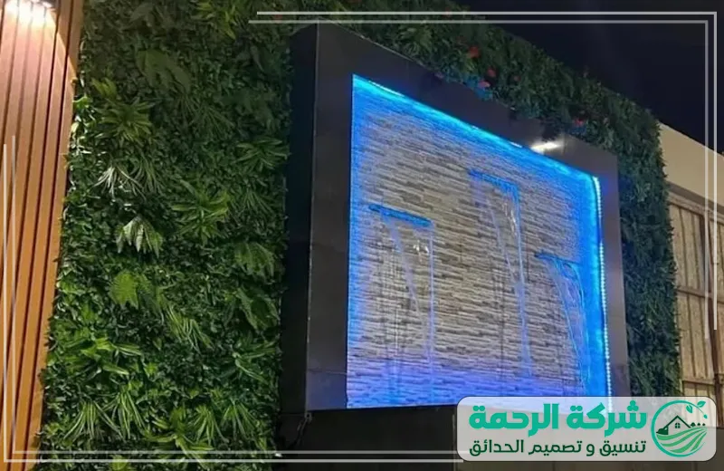 حديقة فاخرة تضم شلالات متدرجة مصممة بأجود المواد لتجربة طبيعية هادئة وجميلة.