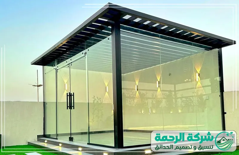غرف خارجية زجاجية بمكة 0559460943 الرحمة يوفر الفني تصميمات متنوعة من الغرف الزجاجية لتناسب المساحات الصغيرة والكبيرة بسهولة وأناقة.
