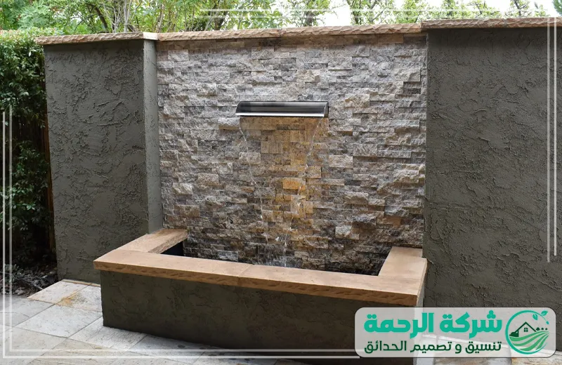 شلال منزلي جداري بمكة 0559460943 الرحمة ينجز الفني تصميم شلالات ونوافير أنيقة، مع اختيار مواقع مناسبة تعزز الجمال والهدوء في المكان.